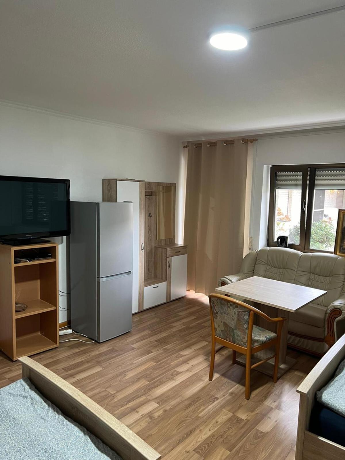 Messe Und Monteurzimmer Sehnde Exteriör bild