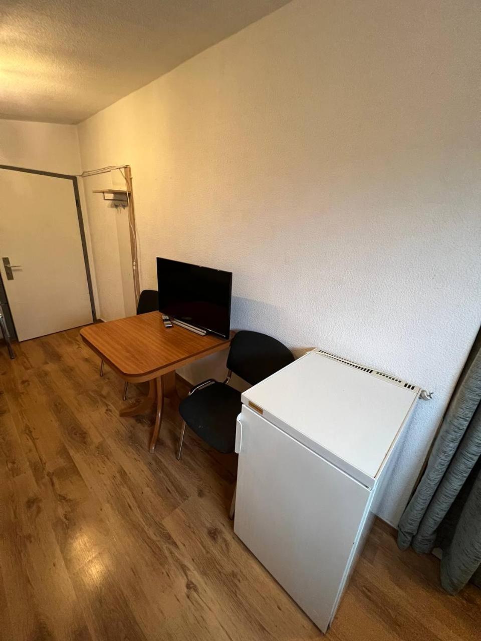 Messe Und Monteurzimmer Sehnde Exteriör bild