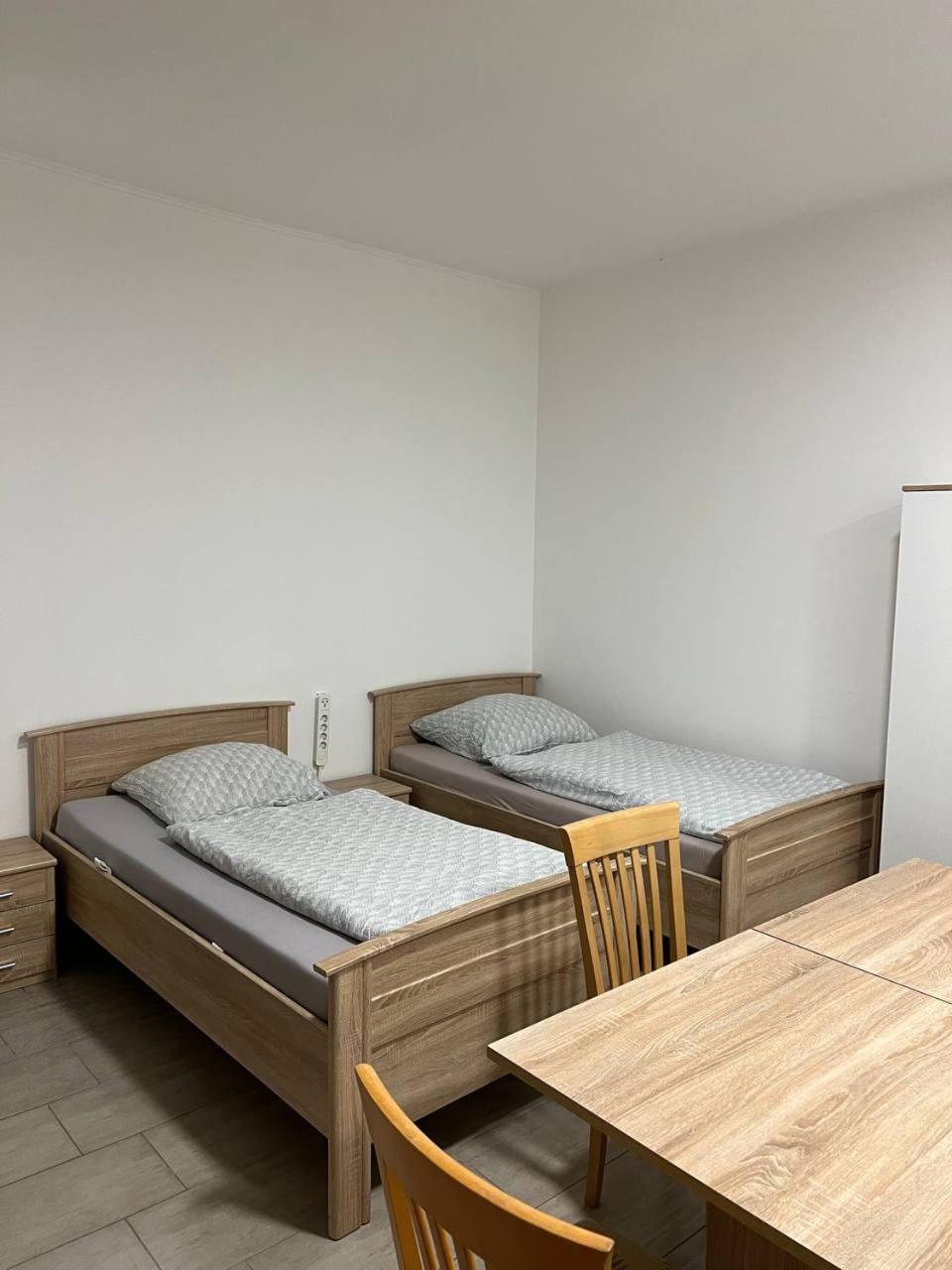 Messe Und Monteurzimmer Sehnde Exteriör bild