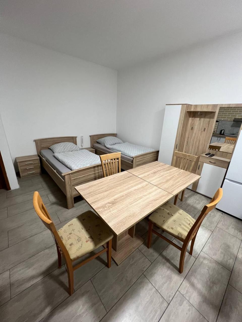 Messe Und Monteurzimmer Sehnde Exteriör bild