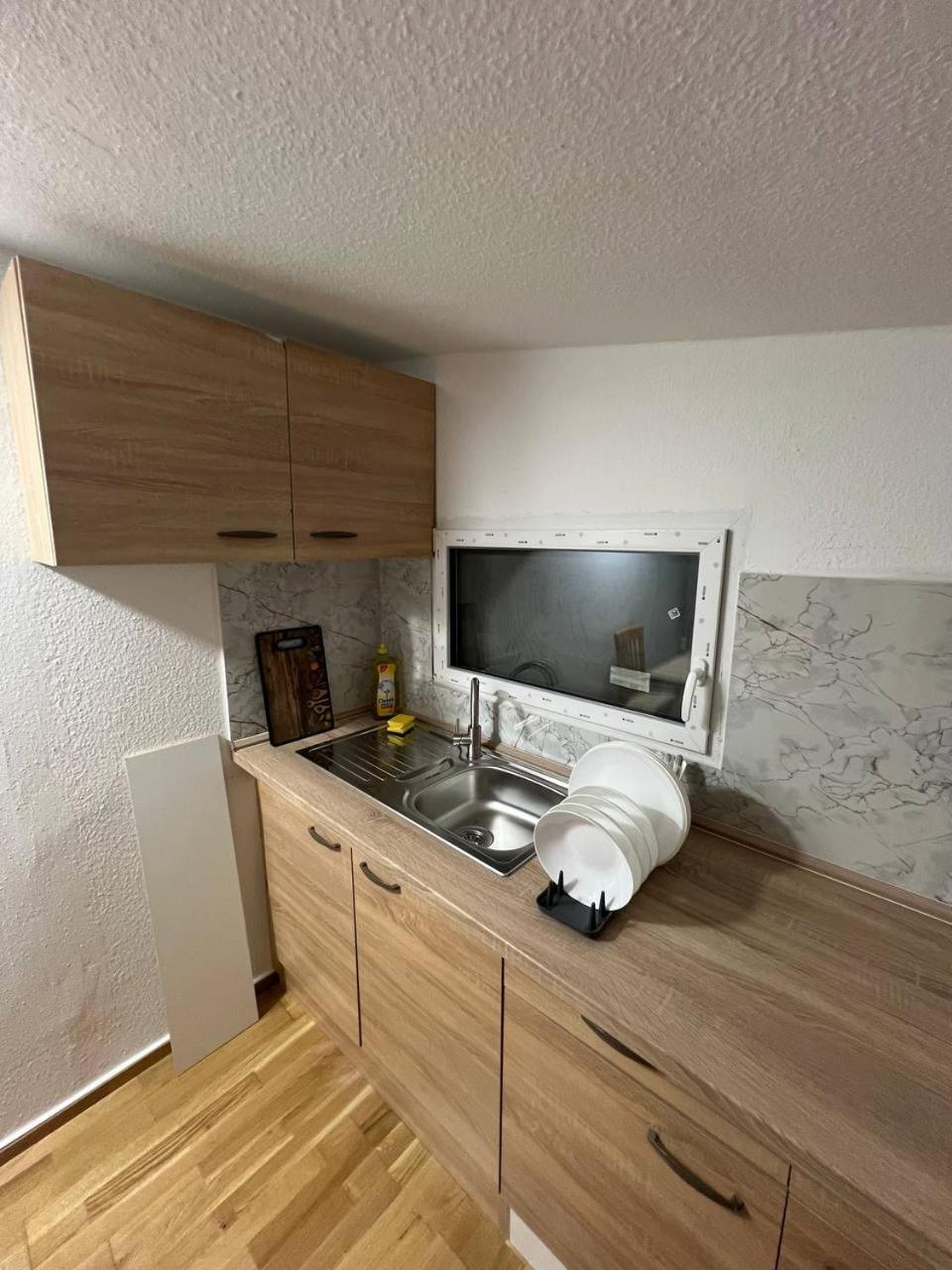 Messe Und Monteurzimmer Sehnde Exteriör bild